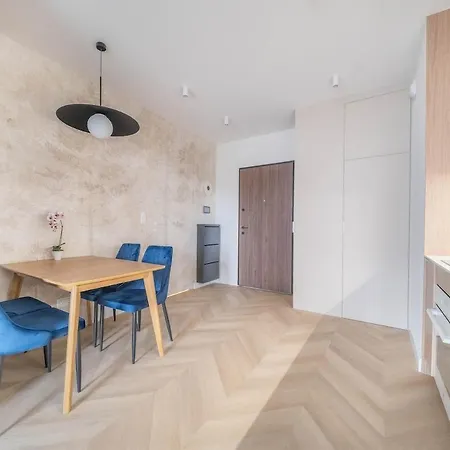 Kierbedzia Suite, Wi-fi And Free Parking Apartamento